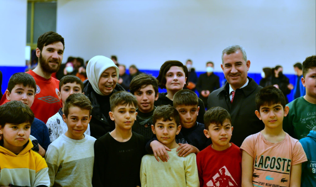 “Gençlerimize Yapılan Yatırımlara Devam Ediyoruz”