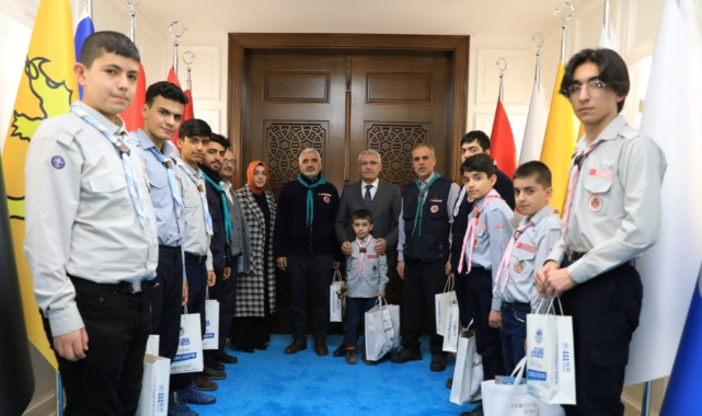 İzcilik Kulübü Öğrencileri Başkan Güder’i Ziyaret Etti