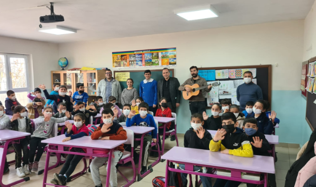 “Ne Olsam Büyüyünce” Adlı Tiyatro Gösterisi Yapıldı