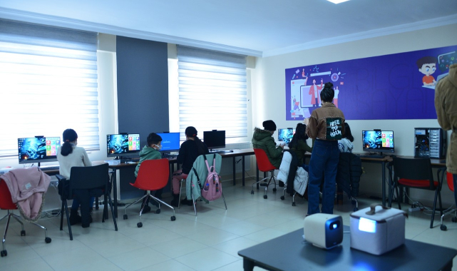 Robotik Kodlama Eğitimi Devam Ediyor