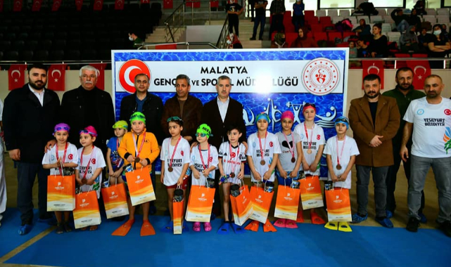 ‘Bahar Şenlikleri Yüzme İl Şampiyonası’ Düzenlendi