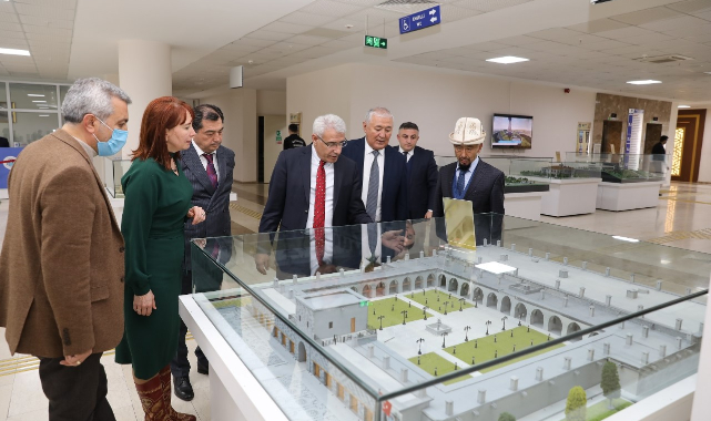 “Bizim Bizden Başka Dostumuz Yoktur”