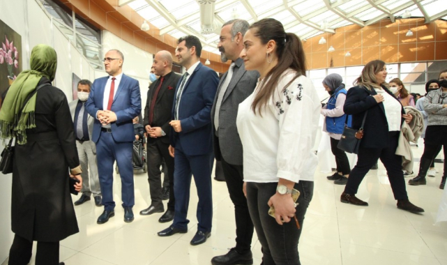 ‘El Emeği ve 44 Kadın 44 Resim Sergisi’ Açıldı