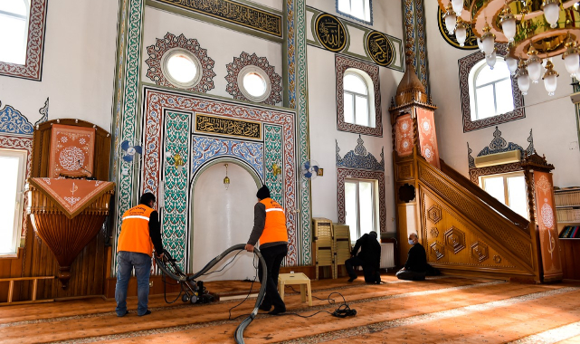 İbadethanelerdeki Temizlik Çalışmaları Sürüyor