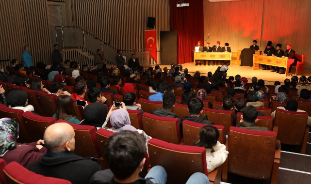 "İstiklal Yolu Mehmet Akif" Tiyatro Eseri Battalgazi’de Seyirci İle Buluştu