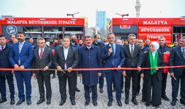 Milli Eğitim Bakanı Özer, Malatya Büyükşehir Belediyesini Ziyaret Etti