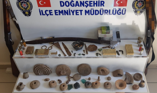 Tarihi Eser Niteliği Taşıyan 64 Parça Materyal Ele Geçirildi