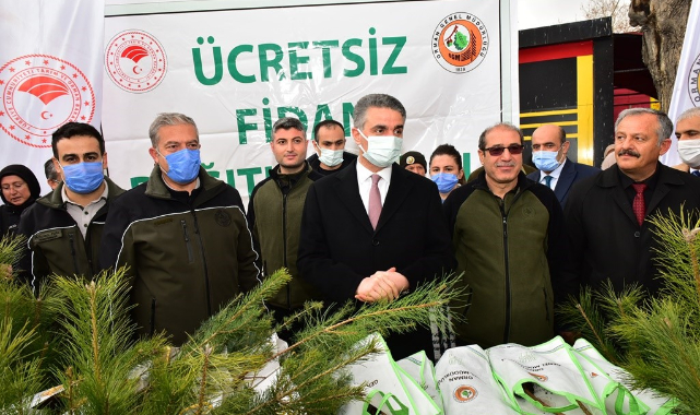 Vali Baruş, Orman Haftasında Fidan Dağıttı