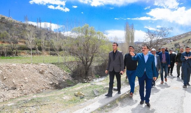 Başkan Gürkan, Konak Bahçebaşı Mahallesi Girişindeki Çalışmaları İnceledi