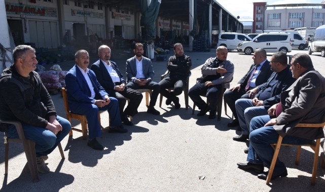 Başkan Sadıkoğlu, Hal Esnafı İle Bir Araya Geldi