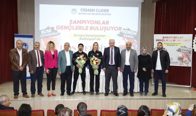 Budapeşte Şampiyonları Gençlerle Buluştu