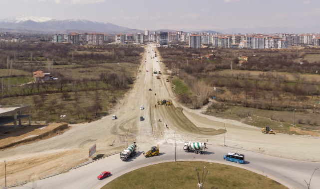 Büyükşehir, 35 Metrelik Yolda Üst Yapıya Başladı