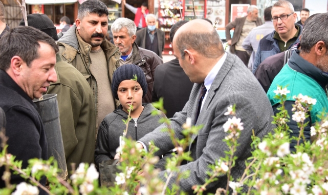 Büyükşehir Tarafından Pütürge’de Fidan Dağıtımı Yapıldı