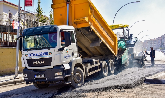 Büyükşehir Yıpranmış ve Bozulmuş Yolları Yeniliyor