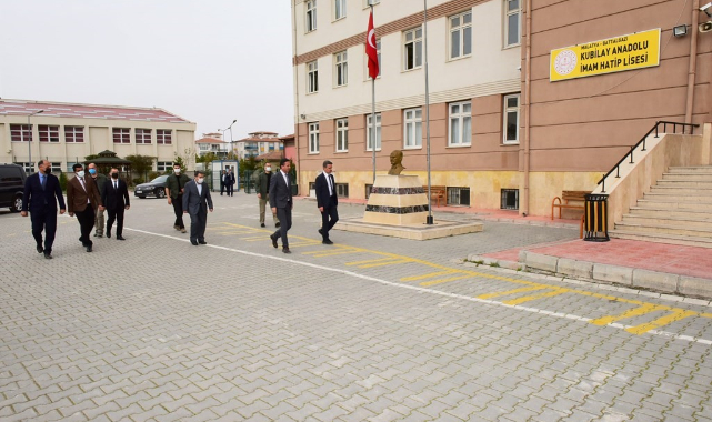 Vali Baruş Yapımı Devam Eden Okulları İnceledi