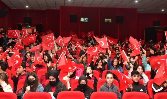 300 Öğrenci Kurtuluş Hattı Filmini İzledi