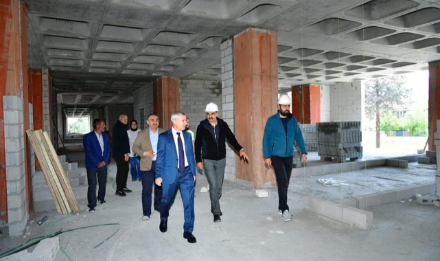 Başkan Çınar, Yapımı Devam Eden Yeni Belediye Hizmet Binasını İnceledi