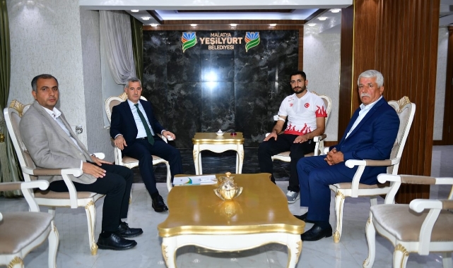Kick-Boks Sporcusu Yakup Yiğit, Dünya Üçüncüsü Oldu