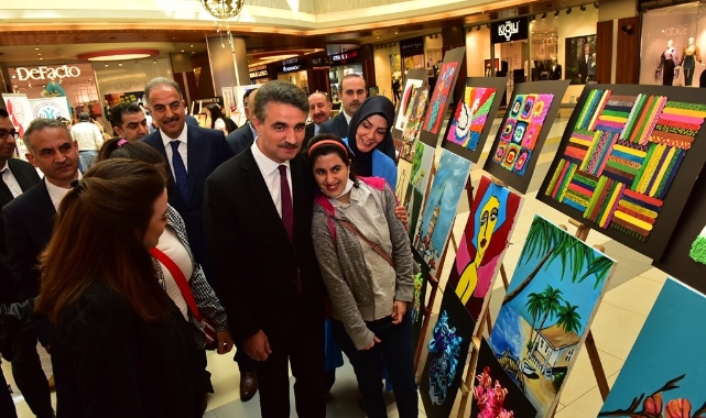 Vali Baruş, Özel Öğrencilerin Sergisini Ziyaret Etti