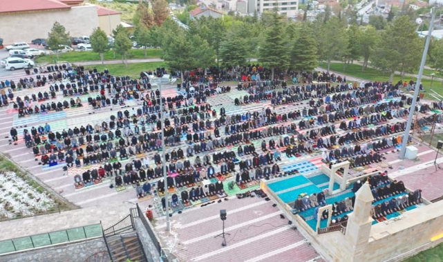 Yeşilyurt Gedik Namazgâh Alanı Bayram Namazında Yine Doldu Taştı
