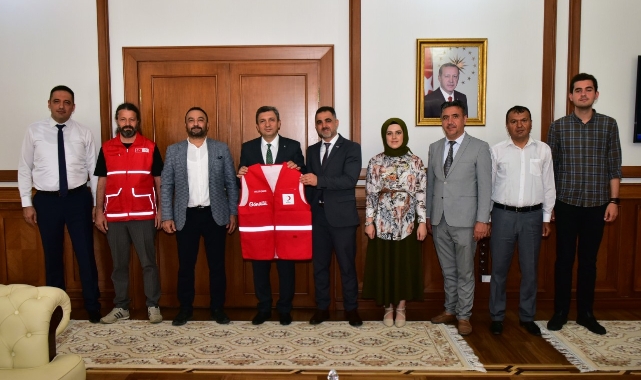 Malatya Kızılay Yönetimi, Vali Şahin’i Ziyaret Etti