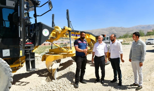 Çarmuzu’daki Yol Düzenleme ve Yenileme Çalışmaları Devam Ediyor