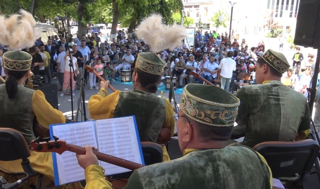 Kayısı Festivalinde Renkli Görüntüler Yaşandı