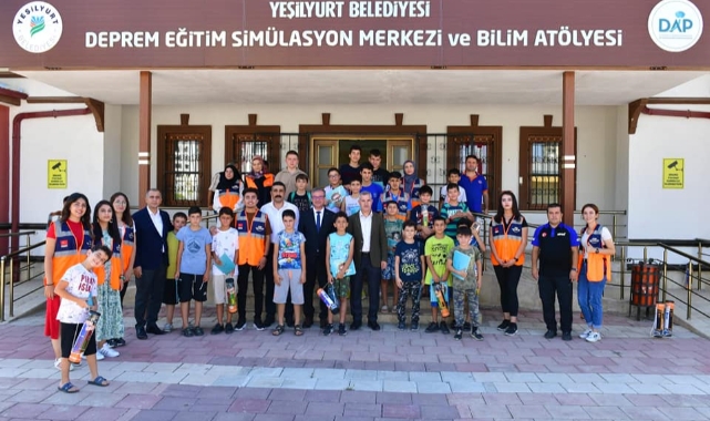 “Deprem Değil, Bilinçsizlik ve Tedbirsizlik Öldürür!”