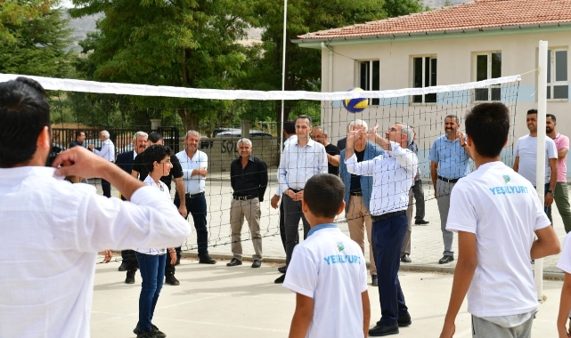 Başkan Çınar, Gençlerle Voleybol Oynadı