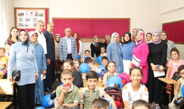 Başkan Güder Okula İlk Kez Başlayan Miniklere Sürpriz Yaptı