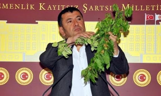 Kayısı Piyasası Çöküyor, Fiyat Düşüyor, Üretici Ne Yapacağını Bilemiyor