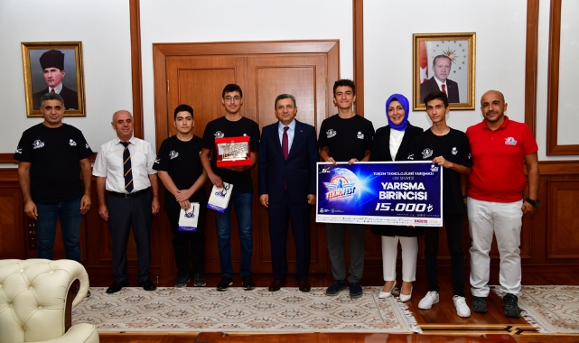 Vali Hulusi Şahin TEKNOFEST’te Dereceye Giren Öğrencileri Kabul Etti