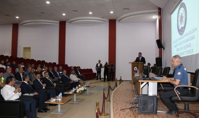 Vali Şahin, İl Emniyet Müdürlüğü’nde Brifing Aldı