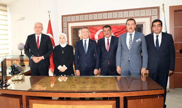 Cumhurbaşkanı Yardımcısı Oktay, Malatya Büyükşehir Belediyesi’ni Ziyaret Etti