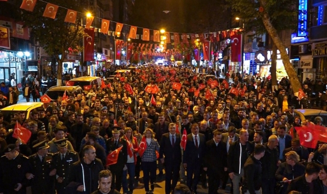 Cumhuriyet Fener Alayı ve Kortej Yürüyüşü Coşkuyla Yapıldı