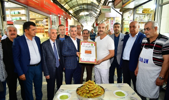 Malatya Yassı Kadayıfının Coğrafi İşaret Tescil Belgesi, Akpınar’daki Tatlıcı Esnafına Dağıtıldı