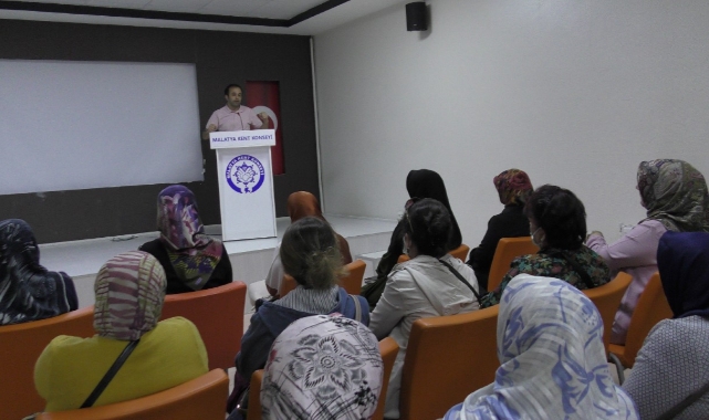 “Modern Çağda Tüketim” Konulu Konferans Düzenlendi