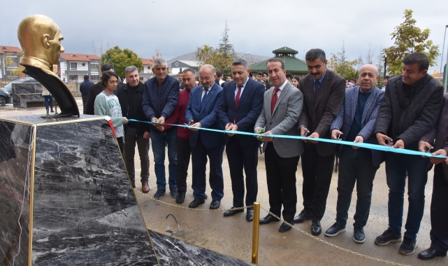 Malatya TSO, Okul Bahçesine Atatürk Büstü Yaptırdı