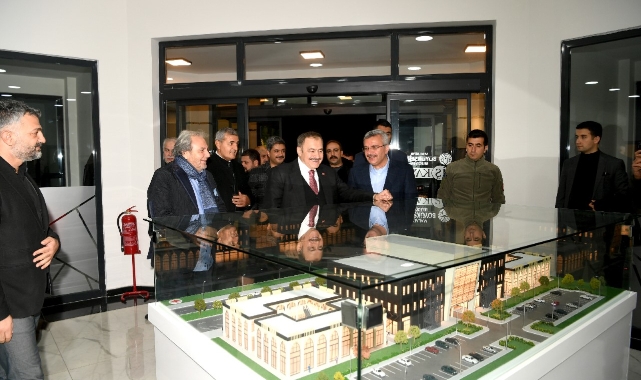 “Muhteşem Bir Kayısı Ticaret Merkezi Kuruluyor”