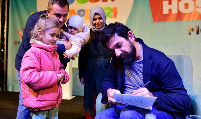 Serdar Tuncer Şiirleri ve Sohbetleriyle Unutulmaz Bir Gece Yaşattı