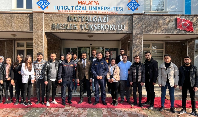 Üniversite Öğrencilerine İtfaiyecilik Anlatıldı
