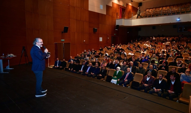 ‘Bilinçli Aile ve Gençlerimiz’ Semineri Yoğun İlgi Gördü