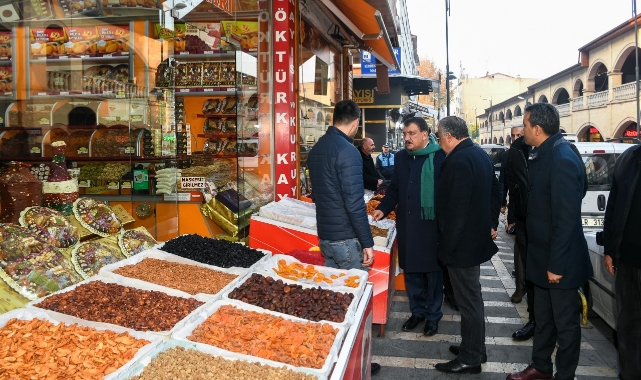Cephe Giydirme Ve Sokak Sağlıklaştırma Çalışmaları Devam Ediyor