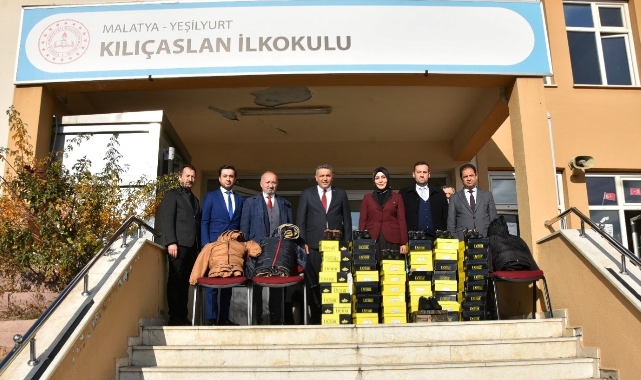 Malatya TSO’dan Öğrencilere Bot ve Mont Yardımı Yapıldı