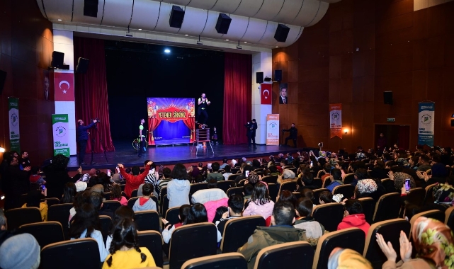 Çocuklar ‘Yetenek Sirkiniz Cambaz Mihtat’ Gösterisinde Doyasıya Eğlendi
