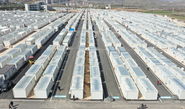 Büyükşehir, Konteyner Kentlerde Asfaltlama Çalışmalarını Sürdürüyor