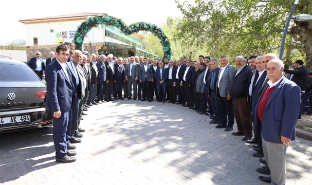 AK Parti’ye İlk Gün 2 Bin 450 Kişi Başvurdu