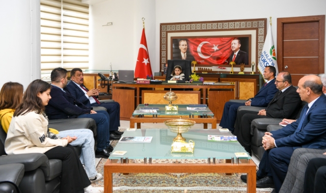 Başkan Gürkan, Başkanlık Koltuğunu Elif Kayra Şengönül&#039;e Devretti