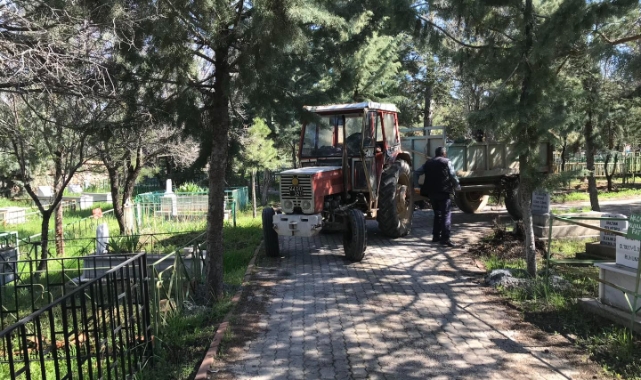 Mezarlıklarda Bayram Öncesi Bakım Çalışmalarına Başlandı