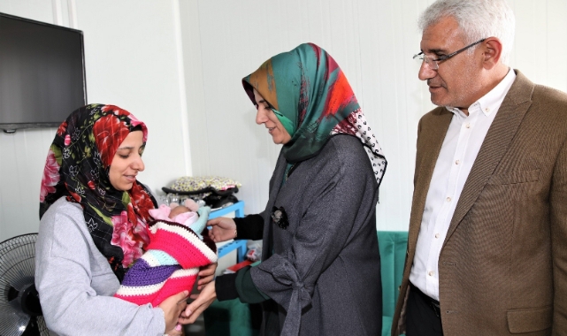 Başkan Güder, Bebek Sevinci Yaşayan Depremzede Aileyi Ziyaret Etti